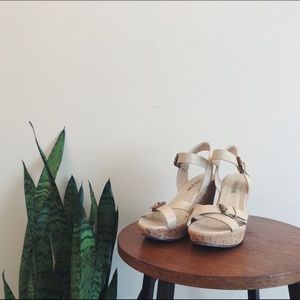 TAN WEDGES
